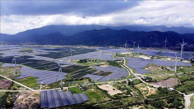 A solar and wind farm complex in Thuan Bac district in the south-central coastal province of Ninh Thuan. VNA Photo: Huy Hùng