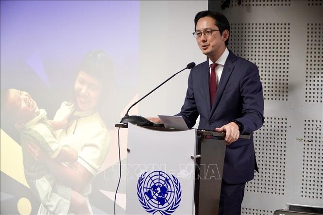 Vietnamese Deputy Minister of Foreign Affairs Do Hung Viet speaks at the event. 