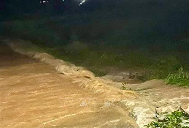 Mưa lũ trên địa bàn xã Cát Thịnh, huyện Văn Chấn nước dâng cao gây ngập úng nhiều khu vực. Ảnh: TTXVN phát