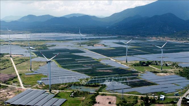 A solar and wind farm complex in Thuan Nam district, the south-central coastal province of Ninh Thuan. VNA Photo: Huy Hùng