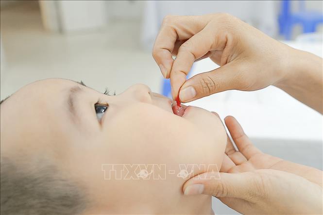 Đối tượng được bổ sung vitamin A là trẻ từ 6 đến 35 tháng tuổi đang có mặt tại địa phương. Ảnh: Minh Quyết - TTXVN