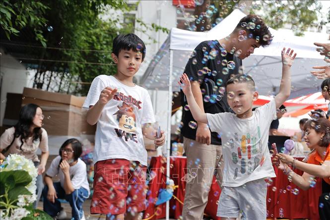 Trẻ em vui chơi tại chương trình “Ngày hội của bé”. Ảnh: Minh Quyết – TTXVN