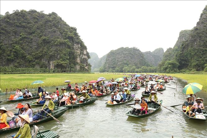 Chương trình thu hút hàng nghìn du khách thập phương. Ảnh: Đức Phương - TTXVN
