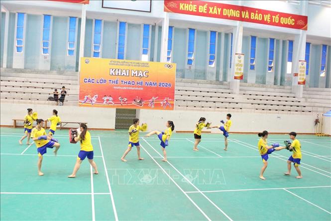 Trình diễn các môn thể thao hè tại Lễ khai mạc 10 lớp thể thao. Ảnh: Anh Tuấn – TTXVN