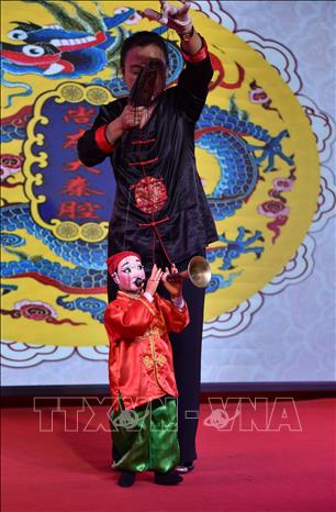 “Vĩnh Hưng phường” tái tạo không gian xưa với các món năn được làm theo cách thức truyền thống cùng các chương trình biểu diễn nghệ thuật mang đậm bản sắc. Ảnh: Thành Dương - Phóng viên TTXVN tại Trung Quốc