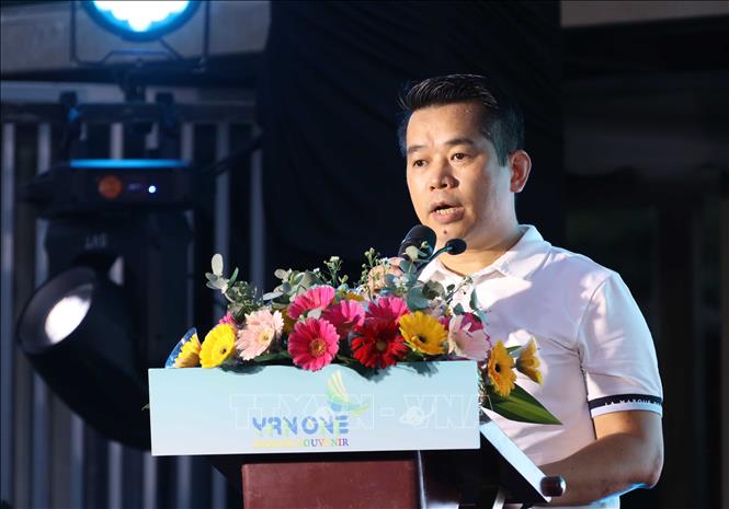 Ông Nguyễn Huy Trường Giang, đại diện chủ đầu tư Da Nang Souvenir phát biểu giới thiệu về Khu dịch vụ thương mại Da Nang Souvenir. Ảnh: Trần Lê Lâm – TTXVN 