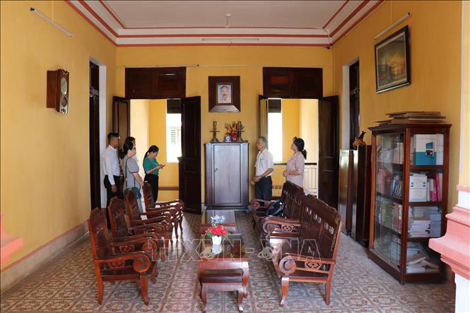 Không gian bên trong biệt thự Nguyễn Thành Giung được dùng làm nơi đặt bàn thờ Bác Hồ. Ảnh: Minh Hưng - TTXVN