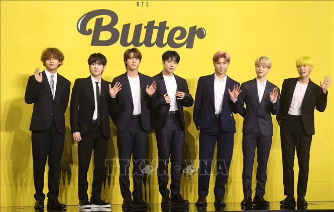 (Tư liệu) Nhóm nhạc BTS trong cuộc họp báo ở Seoul, Hàn Quốc ngày 21/5/2021. Ảnh: AFP/TTXVN