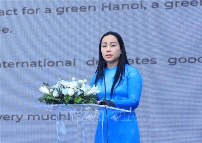 Pham Thi My Hoa, vice chairwoman of the Hanoi Women's Union, addresses the launching ceremony. VNA Photo: Nguyễn Cúc