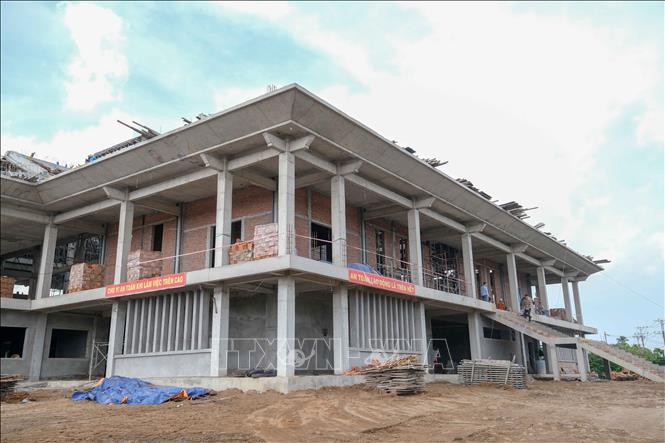 Hạng mục Khu tưởng niệm (Khu A) thuộc Dự án bảo tồn, tôn tạo và phát huy giá trị di tích lịch sử Lộ Vòng Cung đang được thi công. Ảnh: Thanh Liêm - TTXVN