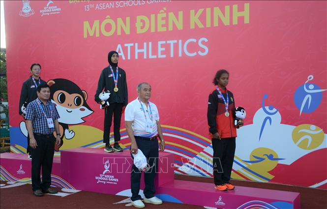 Vận động viên Malaysia giành Huy chương Vàng trong nội dung chạy 100m nữ. Ảnh: Văn Dũng-TTXVN