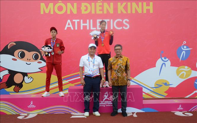 Vận động viên Dương Thị Thảo giành tấm Huy chương Vàng nội dung nhảy cao nữ với mức xà 1.74m. Ảnh: Văn Dũng-TTXVN