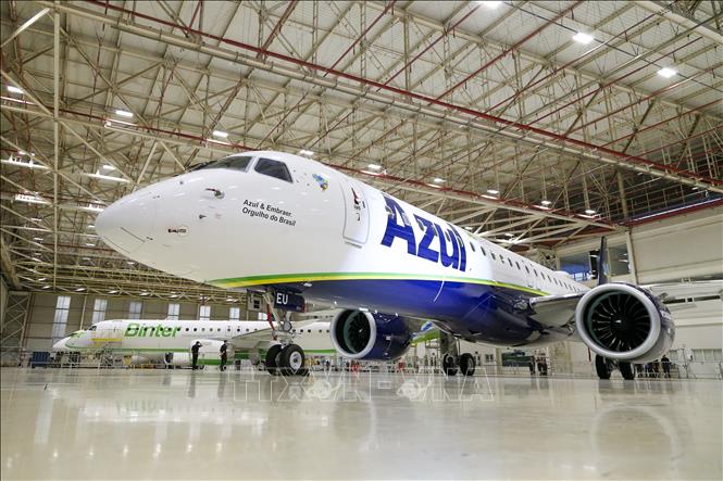 Máy bay E2-190 của nhà sản xuất Embraer tại trụ sở hãng ở Sao Paulo, Brazil. Ảnh: AFP/TTXVN