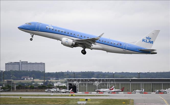 (Tư liệu) Máy bay của nhà sản xuất Embraer cất cánh từ sân bay Stuttgart ở Leinfelden-Echterdingen, Đức ngày 28/7/2023. Ảnh: AFP/TTXVN