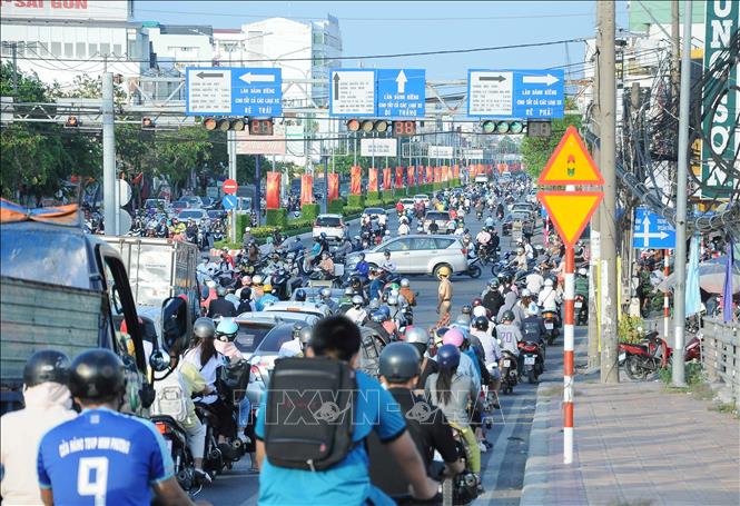 Nút giao đường Nguyễn Văn Cừ - Mậu Thân - Võ Văn Kiệt, quận Ninh Kiều thường xuyên ùn tắc vào giờ cao điểm. Ảnh: Thanh Liêm - TTXVN