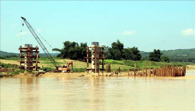 Dự án đầu tư xây dựng cầu Cẩm Vân, huyện Cẩm Thủy được UBND tỉnh Thanh Hóa phê duyệt tháng 9/2023 với mức đầu tư 330 tỷ đồng, công trình do Ban Quản lý dự án đầu tư công trình giao thông Thanh Hóa làm chủ đầu tư. Ảnh: Nguyễn Nam-TTXVN