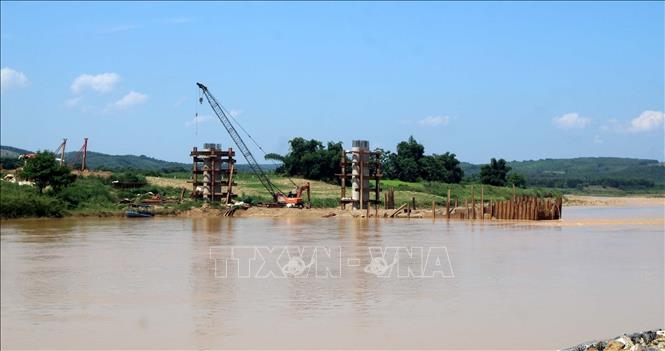 Dự án đầu tư xây dựng cầu Cẩm Vân, huyện Cẩm Thủy được UBND tỉnh Thanh Hóa phê duyệt tháng 9/2023 với mức đầu tư 330 tỷ đồng, công trình do Ban Quản lý dự án đầu tư công trình giao thông Thanh Hóa làm chủ đầu tư. Ảnh: Nguyễn Nam-TTXVN