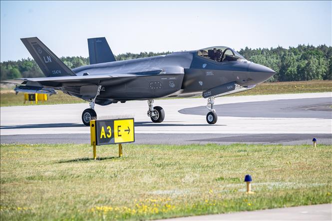 (Tư liệu) Máy bay chiến đấu tàng hình F-35 Lightning II do hãng Lockheed Martin của Mỹ sản xuất. Ảnh: PAP/TTXVN