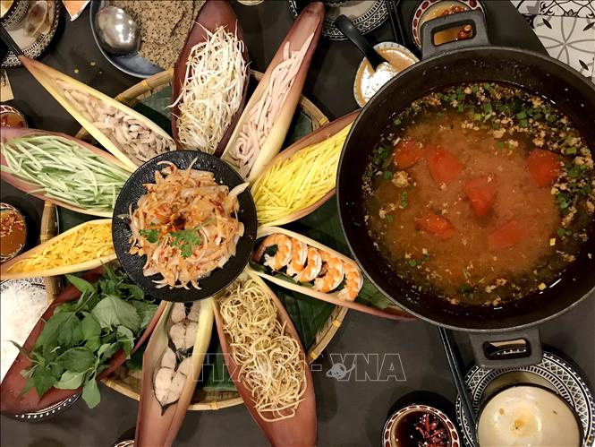 Lẩu thả, món ăn đặc trưng nổi tiếng tại thành phố Phan Thiết (Bình Thuận). Ảnh: Nguyễn Thanh - TTXVN