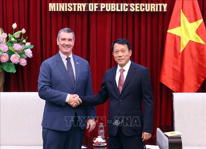 Thượng tướng Lương Tam Quang, Thứ trưởng Bộ Công an tiếp Giám đốc Cơ quan An ninh vận tải, Bộ An ninh nội địa Mỹ David Pekoske. Ảnh: Phạm Kiên - TTXVN