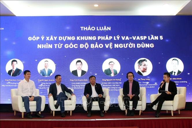 Các chuyên gia trao đổi tại Hội thảo. Ảnh: Tiến Lực - TTXVN