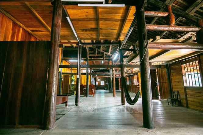 Bên trong ngôi nhà sàn 9 gian ở huyện Thạch An, tỉnh Cao Bằng. Ảnh: Chu Hiệu-TTXVN