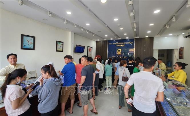 Cửa hàng SJC chi nhánh Huế, nơi duy nhất tại Thừa Thiên - Huế bán vàng theo chủ trương bình ổn của Ngân hàng Nhà nước. Ảnh: Mai Trang - TTXVN