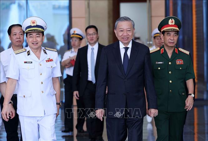 Chủ tịch nước Tô Lâm đến thăm Bộ Tư lệnh Quân chủng Hải quân. Ảnh: Nhan Sáng-TTXVN