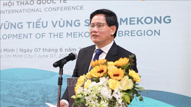 Tiến sỹ Nguyễn Hữu Huyên, Vụ trưởng Vụ hợp tác Quốc tế thuộc Bộ Tư pháp phát biểu tại hội thảo. Ảnh: Thanh Vũ-TTXVN 