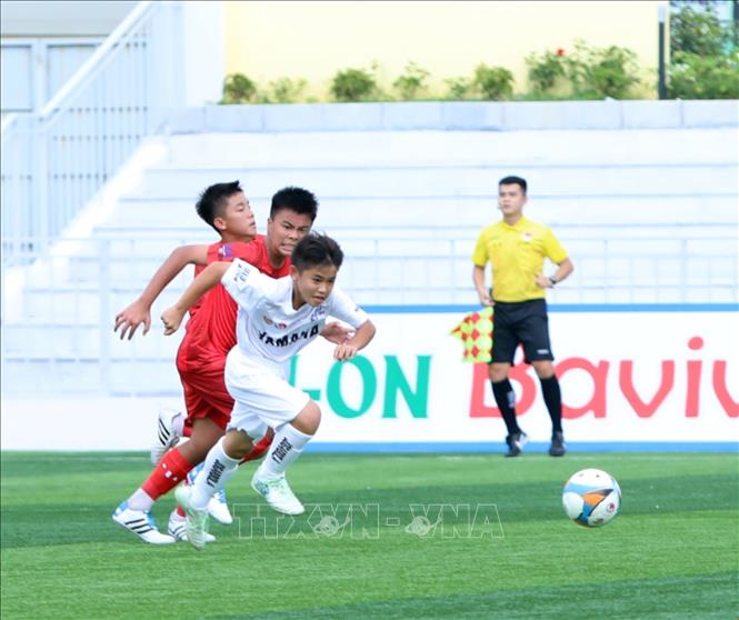 Trận đấu giữa đội chủ nhà Bắc Giang (áo trắng) và Thể công Viettel (áo đỏ). Ảnh: Đồng Thúy-TTXVN