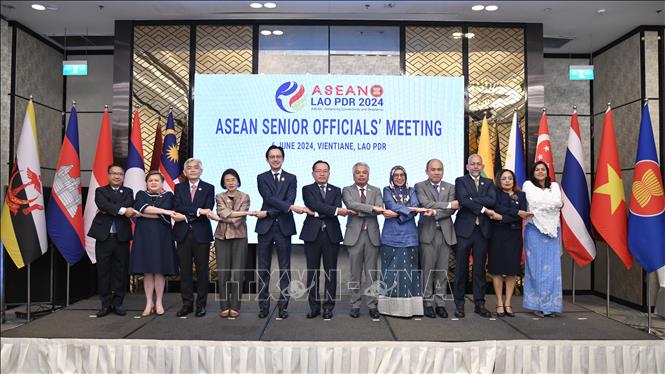 Thứ trưởng Ngoại giao, Trưởng SOM ASEAN Việt Nam Đỗ Hùng Việt tham dự Hội nghị Quan chức Cao cấp (SOM) ASEAN. Ảnh: TTXVN phát