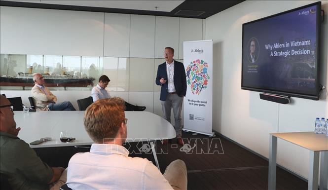 The participants in the workshop. VNA Photo: Hương Giang 
