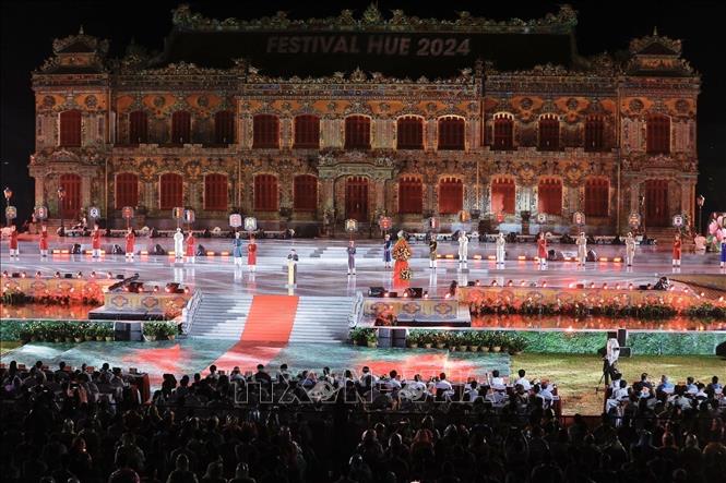 An art performance celebrates the festival. VNA Photo