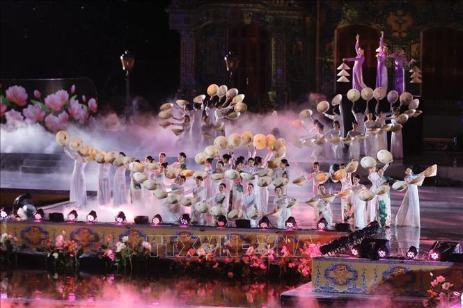 An art performance in the festival opening ceremony. VNA Photo