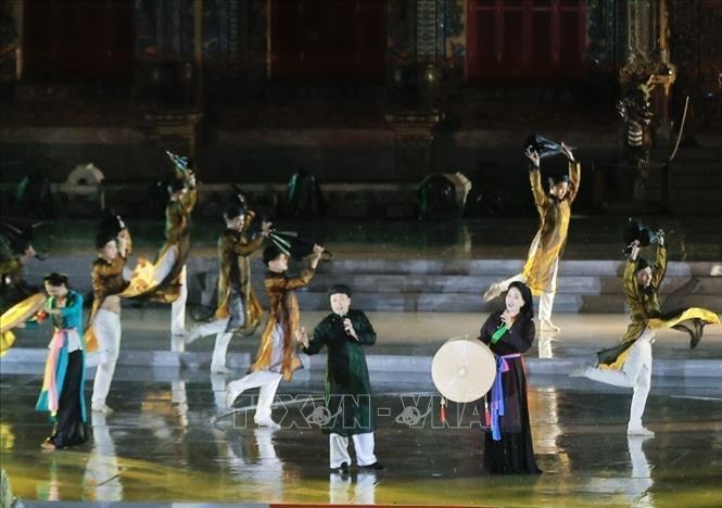 An art performance in the festival opening ceremony. VNA Photo