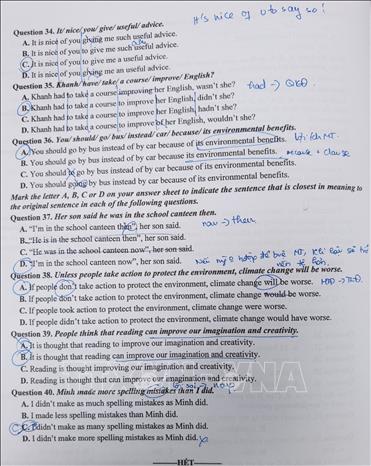 Đề thi môn tiếng Anh. Ảnh: Thanh Tùng-TTXVN