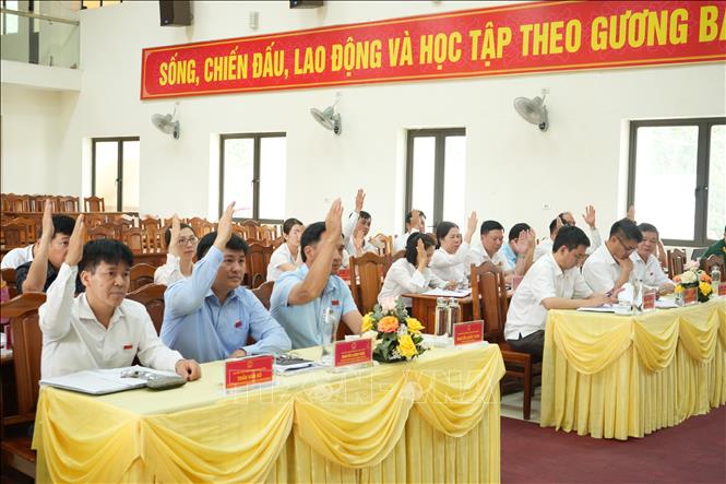 Tại Kỳ họp thứ 12, HĐND huyện Trấn Yên đã thống nhất cao việc sáp nhập 6 xã, trong đó có 1 xã mới mang tên mới. Ảnh: Tuấn Anh - TTXVN