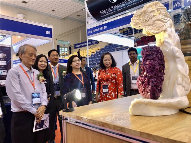 Gemstone products are introduced at the exhibition. VNA Photo: Mỹ Phương