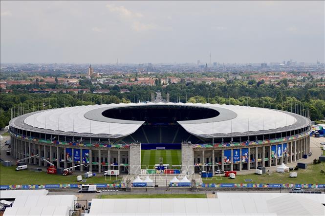 SVĐ Olympic Berlin nhìn từ Tháp chuông cao 77 mét. Ảnh: Phương Hoa-Pv TTXVN tại Đức