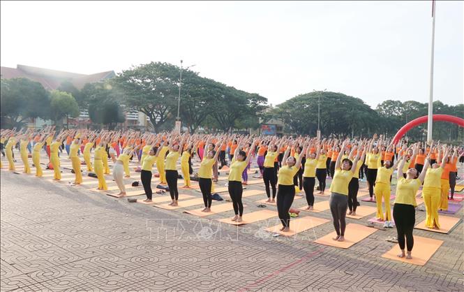 A yoga performance at the event. VNA Photo: Hoài Thu