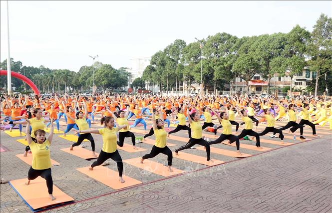 A yoga performance at the event. VNA Photo: Hoài Thu