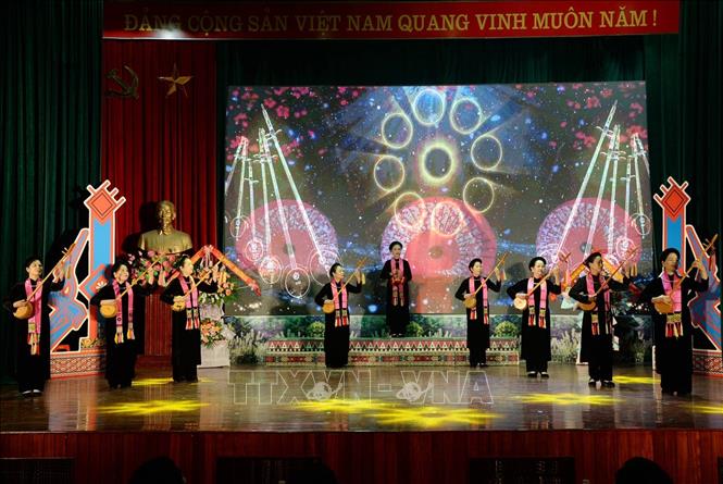 Tiết mục đặc sắc của Câu lạc bộ Đàn và hát dân ca tỉnh Lạng Sơn tại Chương trình. Ảnh: Anh Tuấn – TTXVN