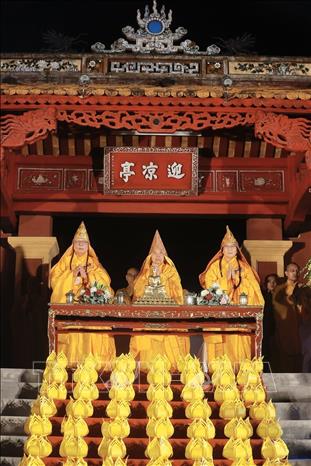 Phần lễ trong Lễ hội hoa đăng. Ảnh: Minh Quyết - TTXVN