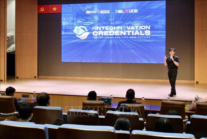 FinTechNovation Credentials programme will benefit 1,000 students, giving them opportunities to learn skills and obtain hands-on experience in the business sector. VNA Photo: Mỹ Phương