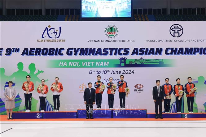 The Vietnamese team wins gold medal in the Senior Trio event. VNA Photo: Hoàng Hiếu