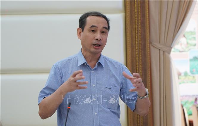 Ông Đào Thế Anh, Phó Giám đốc Viện Khoa học Nông nghiệp Việt Nam, trình bày Dự thảo Bộ Chỉ số giám sát và đánh giá thực hiện Kế hoạch hành động quốc gia chuyển đổi hệ thống lương thực thực phẩm minh bạch, trách nhiệm và bền vững. Ảnh: Nhựt An - TTXVN