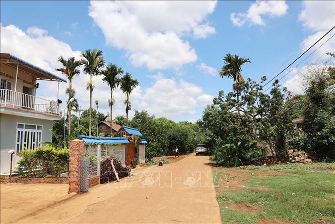 Một góc nông thôn mới với cuộc sống bình yên tại buôn ÊGa, xã Ea Tiêu, huyện Cư Kuin (Đắk Lắk). Ảnh: Hoài Thu – TTXVN