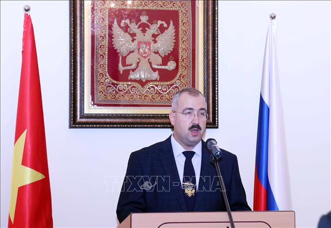 Russian Consul General Sadykov Timur Sirozhevich speaks at the ceremony. VNA Photo: Xuân Khu