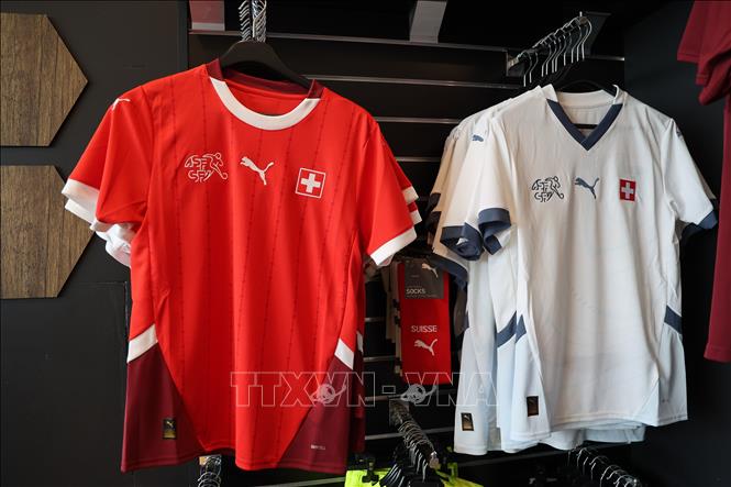 Áo đấu đội tuyển Thụy Sĩ cho EURO 2024. Ảnh: Anh Hiển - PV TTXVN tại Thụy Sĩ