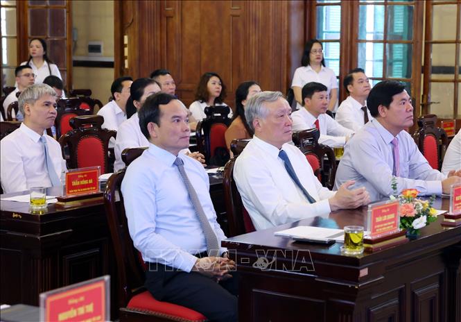 Chánh án Toà án nhân dân tối cao Nguyễn Hoà Bình và Phó Thủ tướng Trần Lưu Quang tham dự buổi lễ. Ảnh: Phạm Kiên - TTXVN